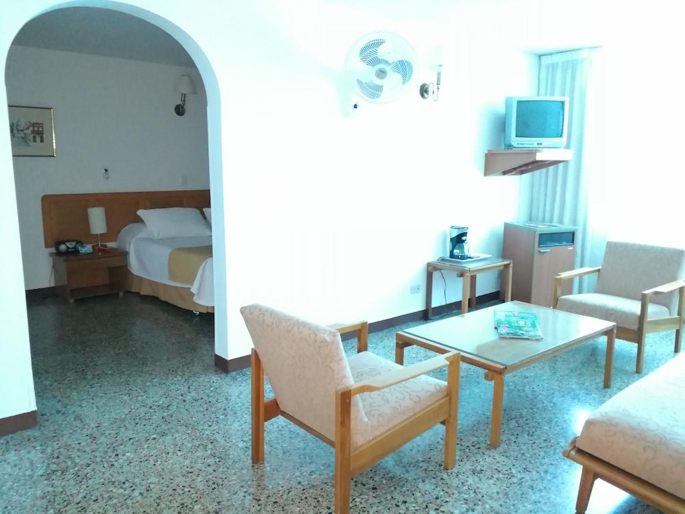 Hotel Villavicencio Plaza 外观 照片